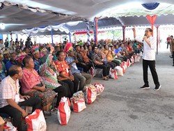Jokowi Pastikan Bantuan Beras Pemerintah 10 Kg Disalurkan Hingga Maret 2024