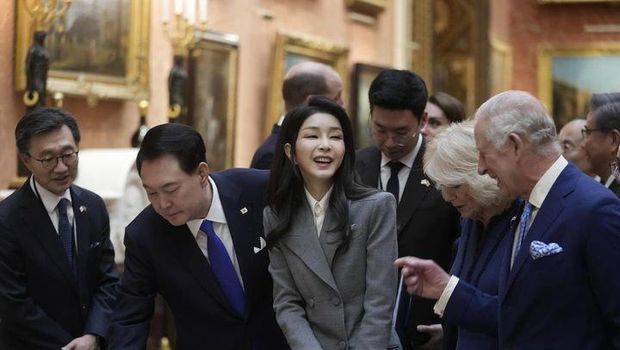 Kim Keon Hee di Inggris