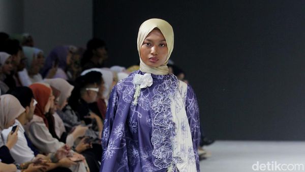 10 Koleksi Busana Ria Miranda, Terinspirasi Kecantikan Bunga Anemone