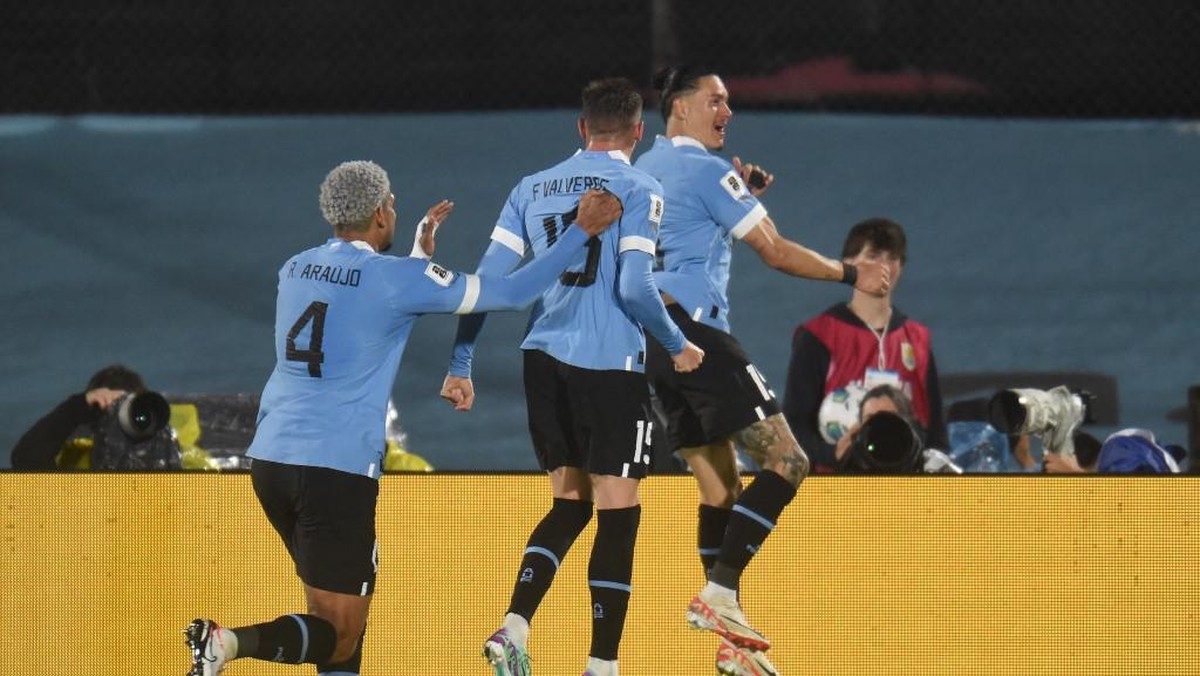 Perayaan gol Darwin Nunez. (Foto: AFP/DANTE FERNANDEZ)