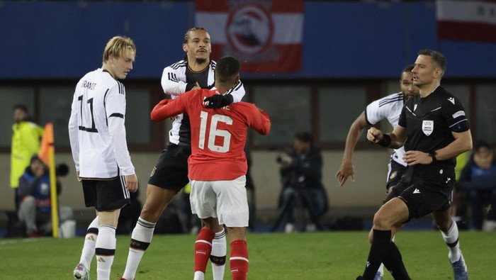 Soccer Football - International Friendly - Austria v Germany - Ernst Happel Stadium, Vienna, Austria - November 21, 2023 Germany's Leroy Sane clashes with Austria's Philip Mwene before he is shown a red card by referee Slavko Vincic REUTERS/Leonhard Foeger