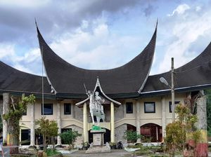 9 Rekomendasi Museum di Sumatera Barat: Lokasi, Jam Buka, dan Biaya Masuk 9 Rekomendasi Museum di Sumatera Barat: Lokasi, Jam Buka, dan Biaya Masuk