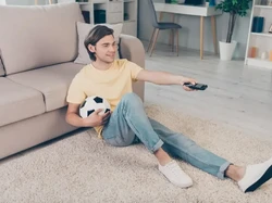 Ternyata Ini Alasan Orang Barat Pakai Sepatu di Dalam Rumah