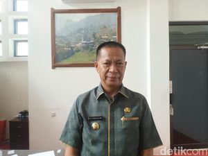 Pj Bupati Enrekang Bantah Terlibat Saat Muslimin Bagi Doorprize di HUT PGRI Pj Bupati Enrekang Bantah Terlibat Saat Muslimin Bagi Doorprize di HUT PGRI