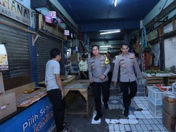 Cek Pasar Mampang, Wakapolres Jaksel Minta Pedagang Lapor Jika Diganggu Preman