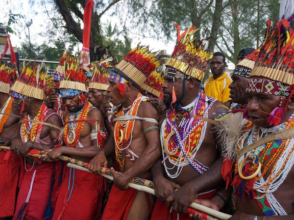 Potret Masyarakat Adat Papua Ikut Karnaval Budaya Hari Otsus