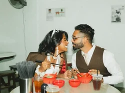 Unik! Pasangan Ini Pilih Prewedding di Kedai Pan Mee Favoritnya