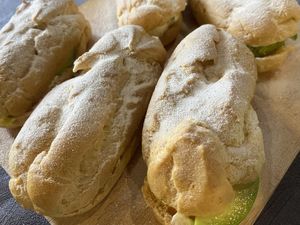 Resep Avocado Giant Eclair, Kue Klasik dengan Isian Alpukat dan Krim Legit