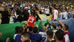 Foto: Ricuh Suporter di Maracana, Ada Emi Martinez Vs Polisi