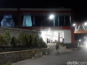 Rebutan Lolipop, Pelajar di Tasikmalaya Adu Jotos hingga Masuk IGD Rebutan Lolipop, Pelajar di Tasikmalaya Adu Jotos hingga Masuk IGD