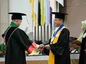 Lantik 2.279 Wisudawan, Rektor USU Tekankan Pentingnya Critical Thinking