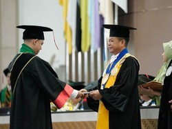 Lantik 2.279 Wisudawan, Rektor USU Tekankan Pentingnya Critical Thinking
