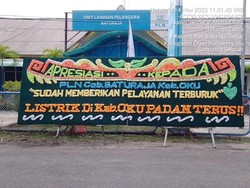 Listrik Sering Padam, Warga Kirim Karangan Bunga ke Kantor PLN Baturaja OKU