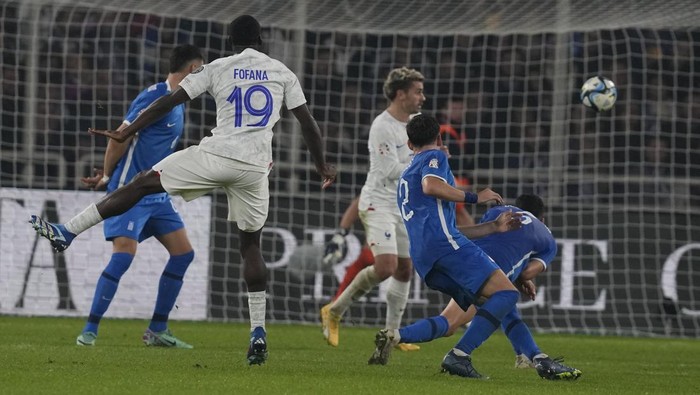 Frances Youssouf Fofana scores during the Euro 2024 group B qualifying soccer match between Greece and France at OPAP Arena in Athens, Tuesday, Nov. 21, 2023. (AP Photo/Thanassis Stavrakis)