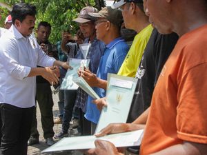 Menunggu 15 Tahun, Korban Lumpur Lapindo Akhirnya Dapat SHM di Lokasi Baru Menunggu 15 Tahun, Korban Lumpur Lapindo Akhirnya Dapat SHM di Lokasi Baru