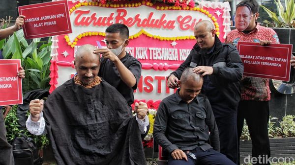 Aksi Cukur Gundul Abraham Samad hingga Novel di KPK