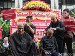 Aksi Cukur Gundul Abraham Samad hingga Novel di KPK Aksi Cukur Gundul Abraham Samad hingga Novel di KPK