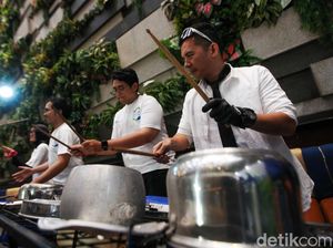 Barang Bekas Disulap Jadi Alat Musik, Nih Lihat