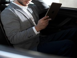 Lensa Kacamata Ilustro Jadi Pilihan untuk Kerja Nyaman dengan Gadget