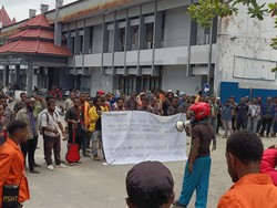Ditolak Mahasiswa, Ganjar Batal Isi Kuliah Umum di Uncen Papua