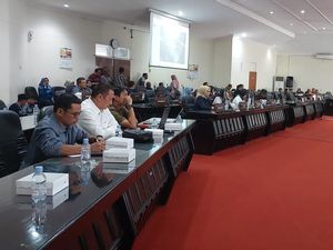 Polemik Taman Alun-alun Kota Kediri, DPRD Gelar Rapat Dengar Pendapat Polemik Taman Alun-alun Kota Kediri, DPRD Gelar Rapat Dengar Pendapat