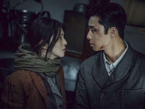 Drama Gyeongseong Creature (2023). Gyeongseong Creature S1 (L to R) Han So-hee as Yoon Chae-ok, Park Seo-jun as Jang Tae-sang in Gyeongseong Creature S1. (Netflix/Lim Hyo Sun)