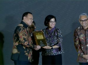 Firli Pagi Terima Penghargaan buat KPK dari Sri Mulyani, Malamnya Jadi Tersangka