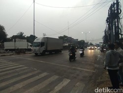 Jalan Cibitung Arah Cikarang Sempat Macet Imbas Demo, Kini Mulai Terurai