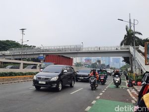 Massa Apdesi Membubarkan Diri, Jalan Gatsu Depan DPR Kembali Lancar Massa Apdesi Membubarkan Diri, Jalan Gatsu Depan DPR Kembali Lancar