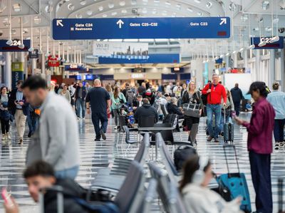 Jutaan Orang Padati Bandara di AS Saat Musim Libur Thanksgiving