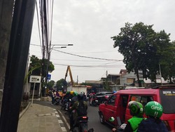 Masih Ada Proyek Polder, Jalan TB Simatupang Macet Pagi Ini