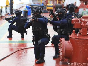 Melihat Simulasi Pengamanan Darurat Obvitnas Pertamina Melihat Simulasi Pengamanan Darurat Obvitnas Pertamina