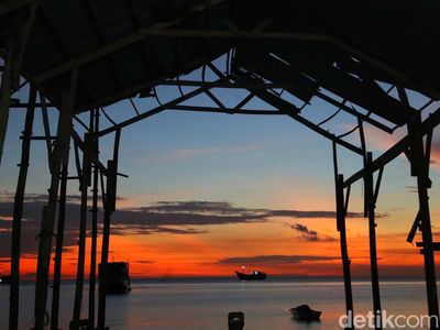 Menyambut Senja di Pantai Tanah Beru Bulukumba