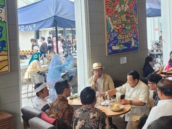 Ridwan Kamil Unggah Momen Bareng Prabowo di Kafe: Tak Mudah Jadi Gemoy