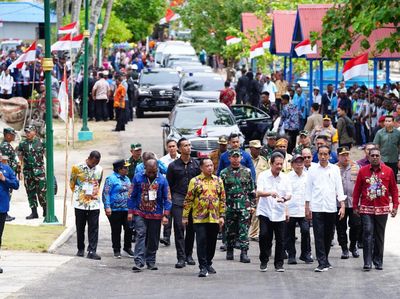 Panglima TNI Dampingi Jokowi di Puncak Sail Teluk Cenderawasih 2023
