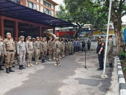 Satpol PP-Polres Garut Amankan 8.400 Botol Miras Senilai Rp 300 Juta