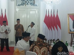Pemprov Beri Hadiah Umrah Gratis ke 12 Marbut Masjid di Jakarta