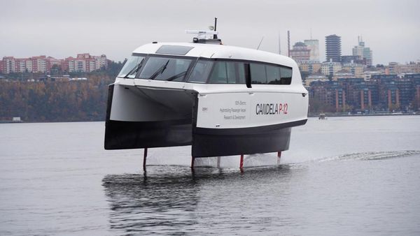 Penampakan Kapal Feri Hidrofoil Listrik Terbang di Atas Perairan Swedia
