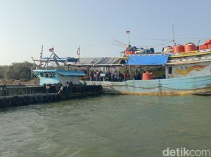 Mahalnya Penanganan Sedimentasi di Pelabuhan Karangsong Indramayu