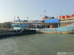 Mahalnya Penanganan Sedimentasi di Pelabuhan Karangsong Indramayu