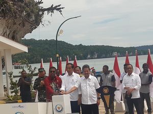 Jokowi Resmikan Kampung Nelayan Modern Super Komplet di Papua