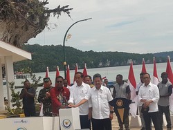 Jokowi Resmikan Kampung Nelayan Modern Super Komplet di Papua