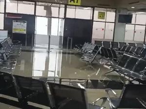 Batam Diguyur Hujan Deras, Ruang Tunggu Bandara Hang Nadim Terendam
