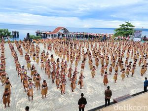 Jokowi Banggakan Potensi Laut Biak di Sail Teluk Cendrawasih 2023 Jokowi Banggakan Potensi Laut Biak di Sail Teluk Cendrawasih 2023