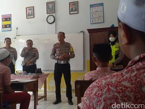 Pesan Kasatlantas untuk Dua Bocah Sampang yang Nekat Naik Motor ke Jakarta Pesan Kasatlantas untuk Dua Bocah Sampang yang Nekat Naik Motor ke Jakarta