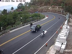 Lalin Jogja-Wonosari Patuk Sore Ini Padat Lancar, Pastikan Aman Saat Menyalip