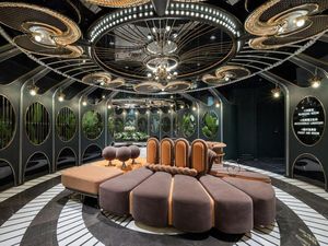 Desain Toilet Umum Ini Tak Biasa, Isinya Penuh Bunga