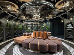 Desain Toilet Umum Ini Tak Biasa, Isinya Penuh Bunga