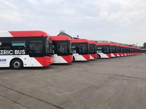 TransJakarta Resmikan 22 Bus Listrik Baru, Waktu Cas Hanya 2 Jam