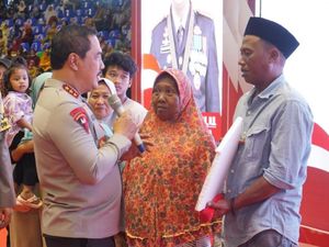 Rumah Papan Dijadikan Permanen, Sutrisno Nangis Depan Wakapolri Rumah Papan Dijadikan Permanen, Sutrisno Nangis Depan Wakapolri
